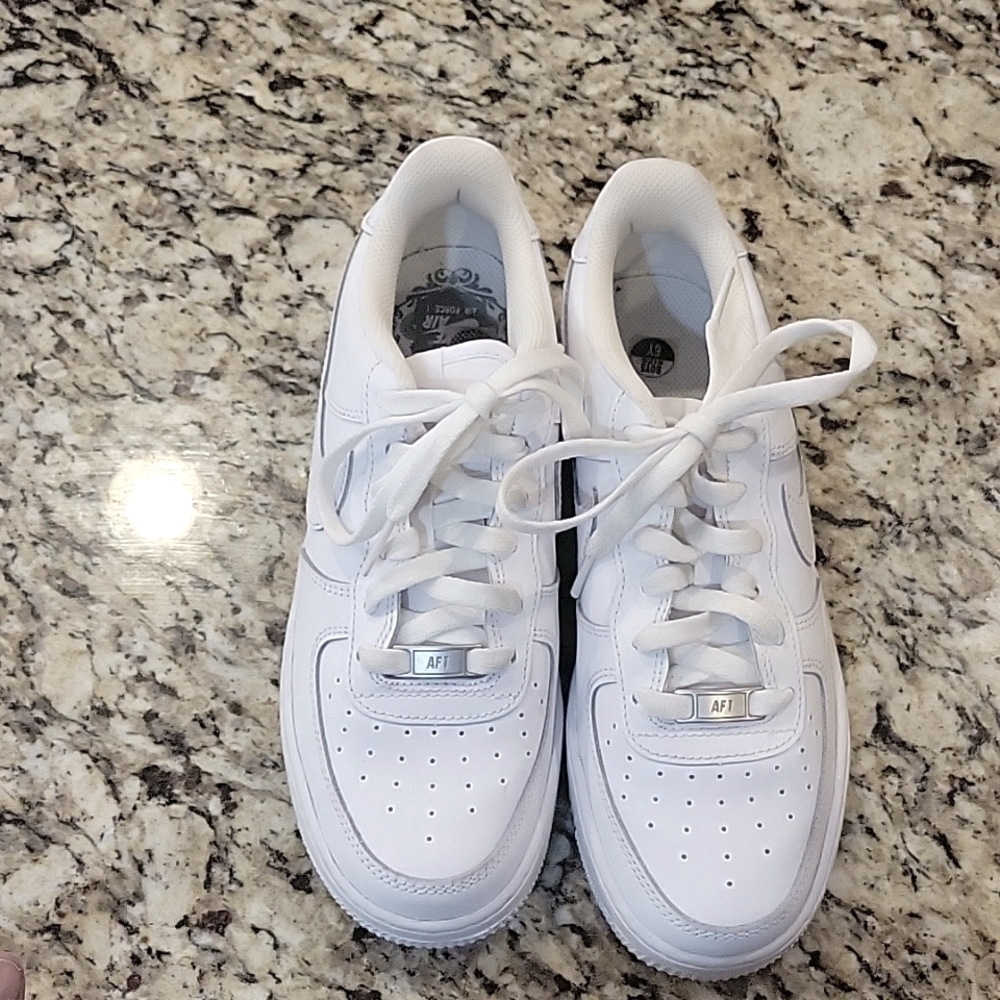 6y white Air Force 1